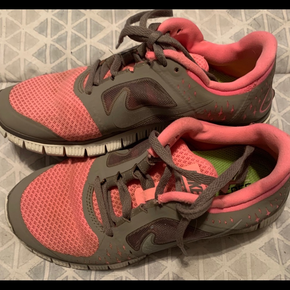 💥💥MUST BUNDLE 3 OR MORE Women’s Nike shoes